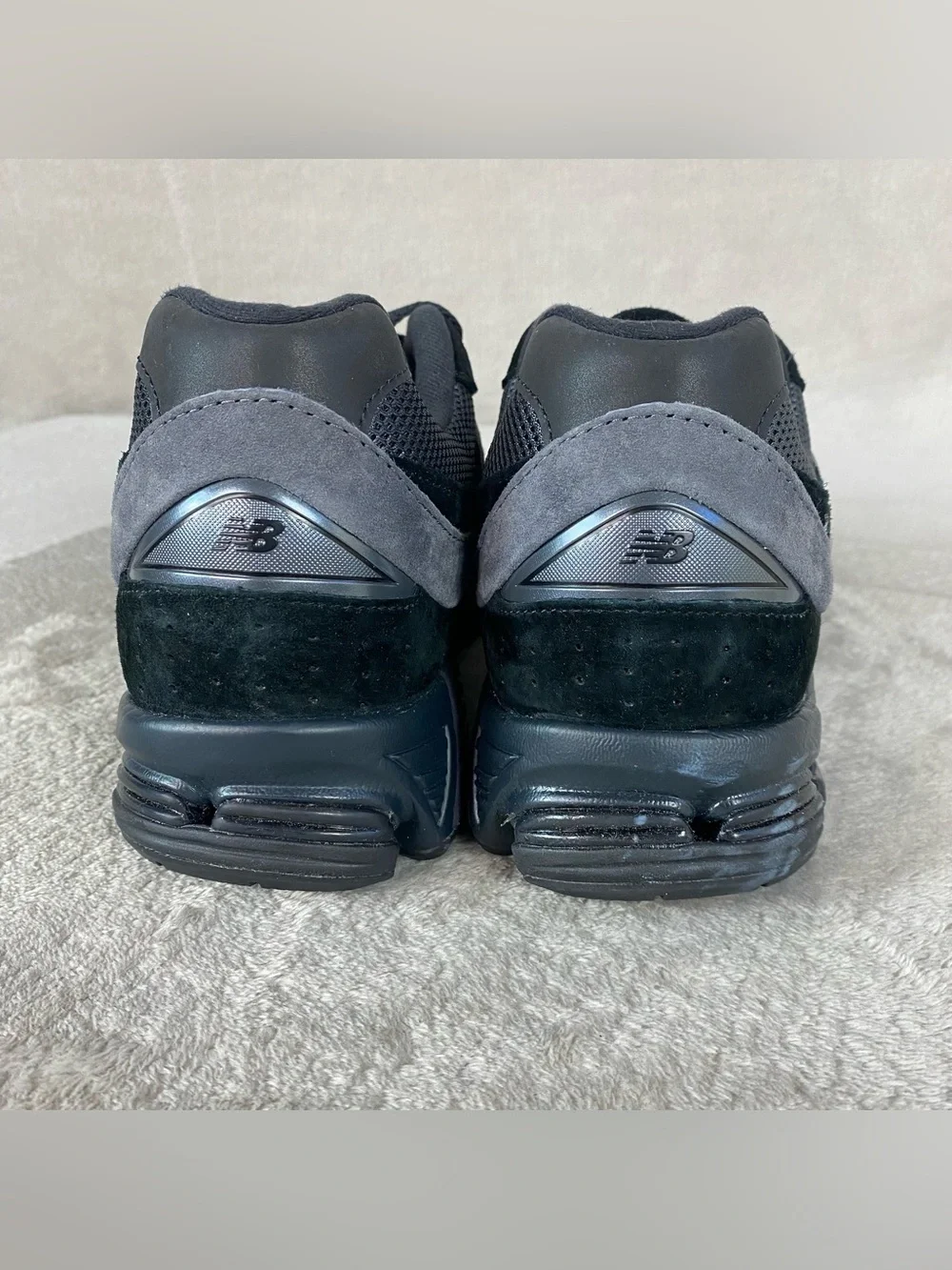 New Balance 2002R Shoes Mens Size 11 Black Gray Suede Running Sneakers NEW